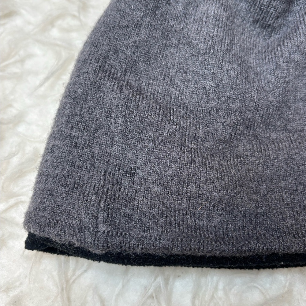 Canada Goose Men's Grey Knit Beanie with Logo Patch - Picture 8 of 16